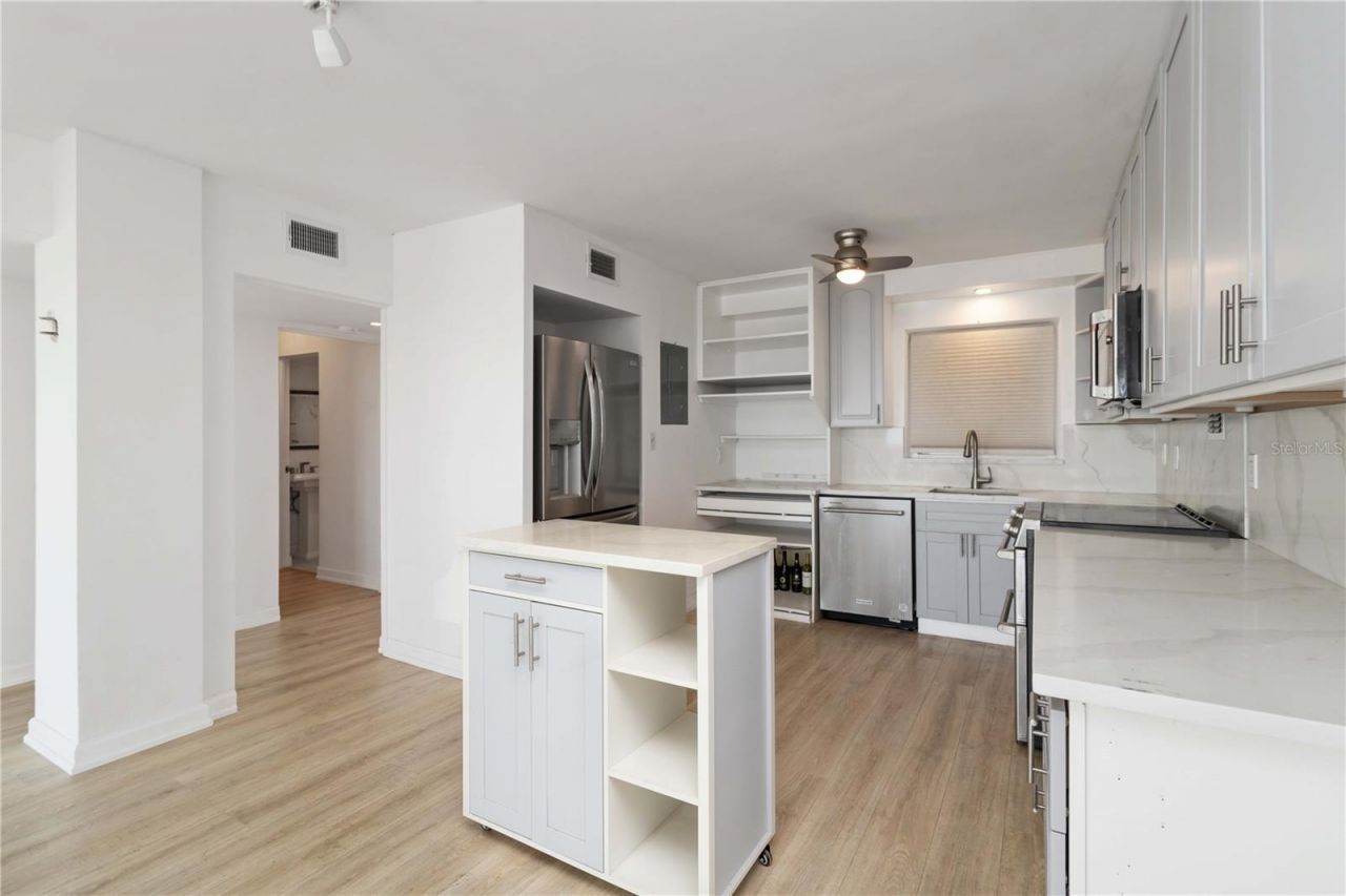 33 S Gulfstream Avenue, Unit 905, Sarasota, FL 34236 Photo