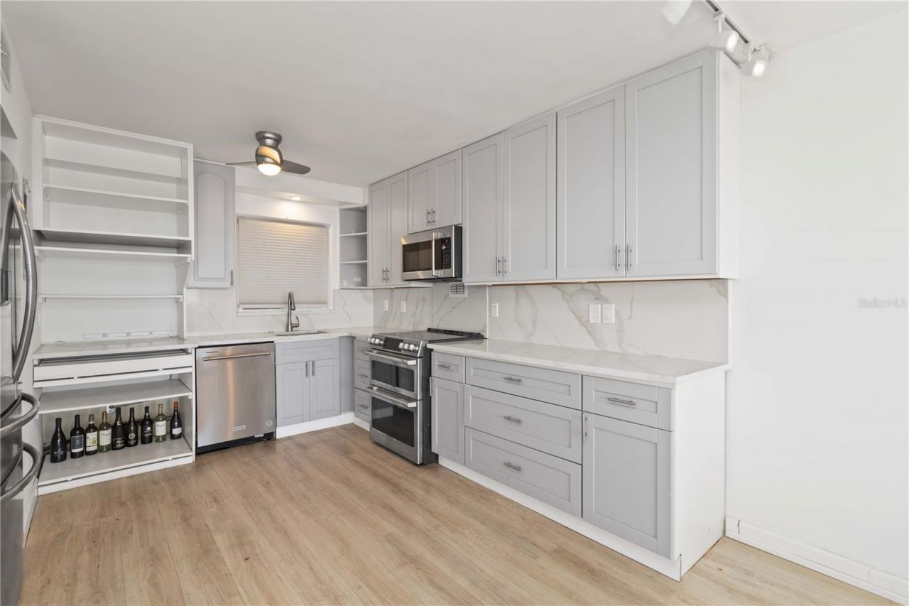 33 S Gulfstream Avenue, Unit 905, Sarasota, FL 34236 Photo