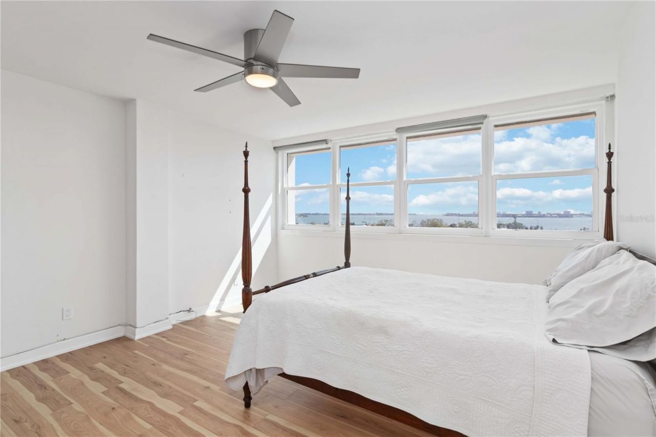 33 S Gulfstream Avenue, Unit 905, Sarasota, FL 34236 Photo