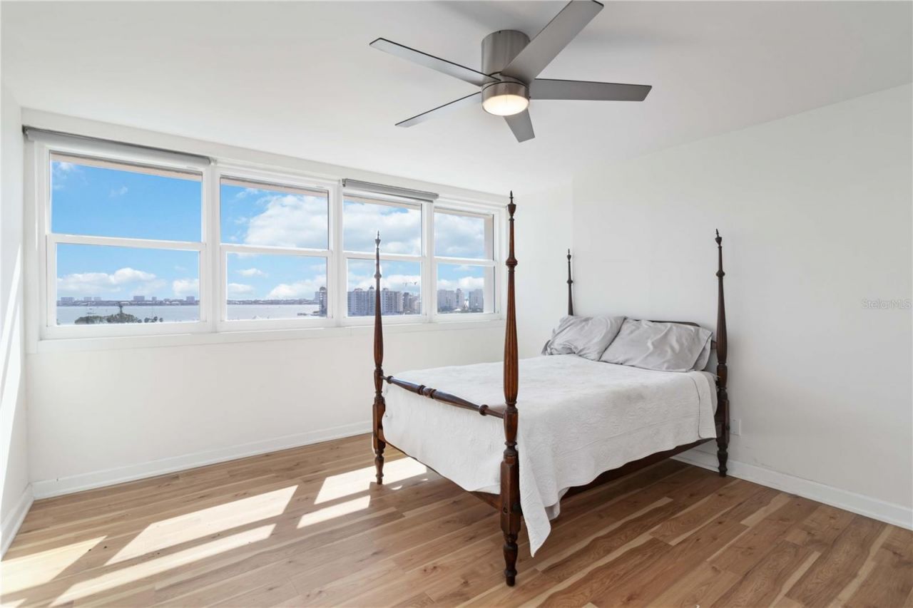 33 S Gulfstream Avenue, Unit 905, Sarasota, FL 34236 Photo