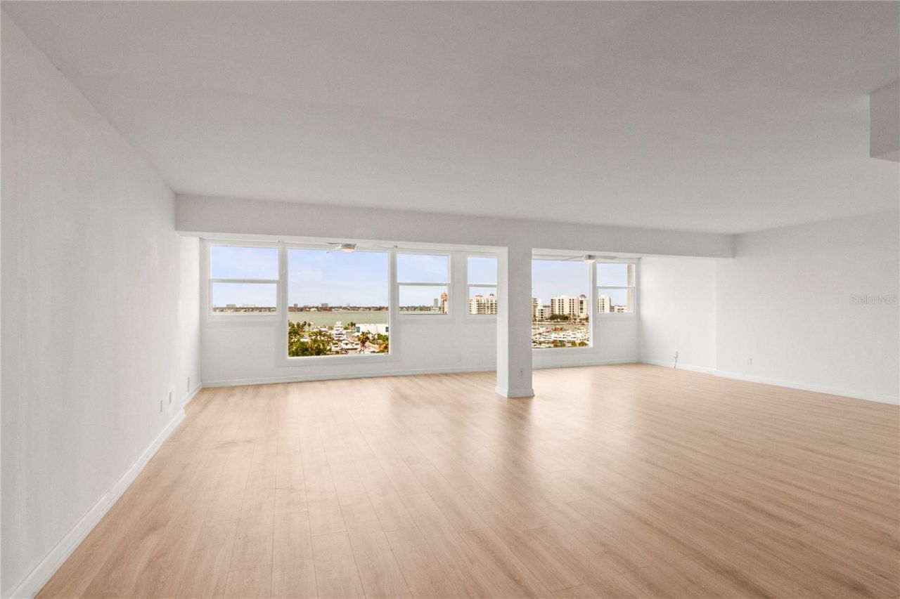 33 S Gulfstream Avenue, Unit 905, Sarasota, FL 34236 Photo