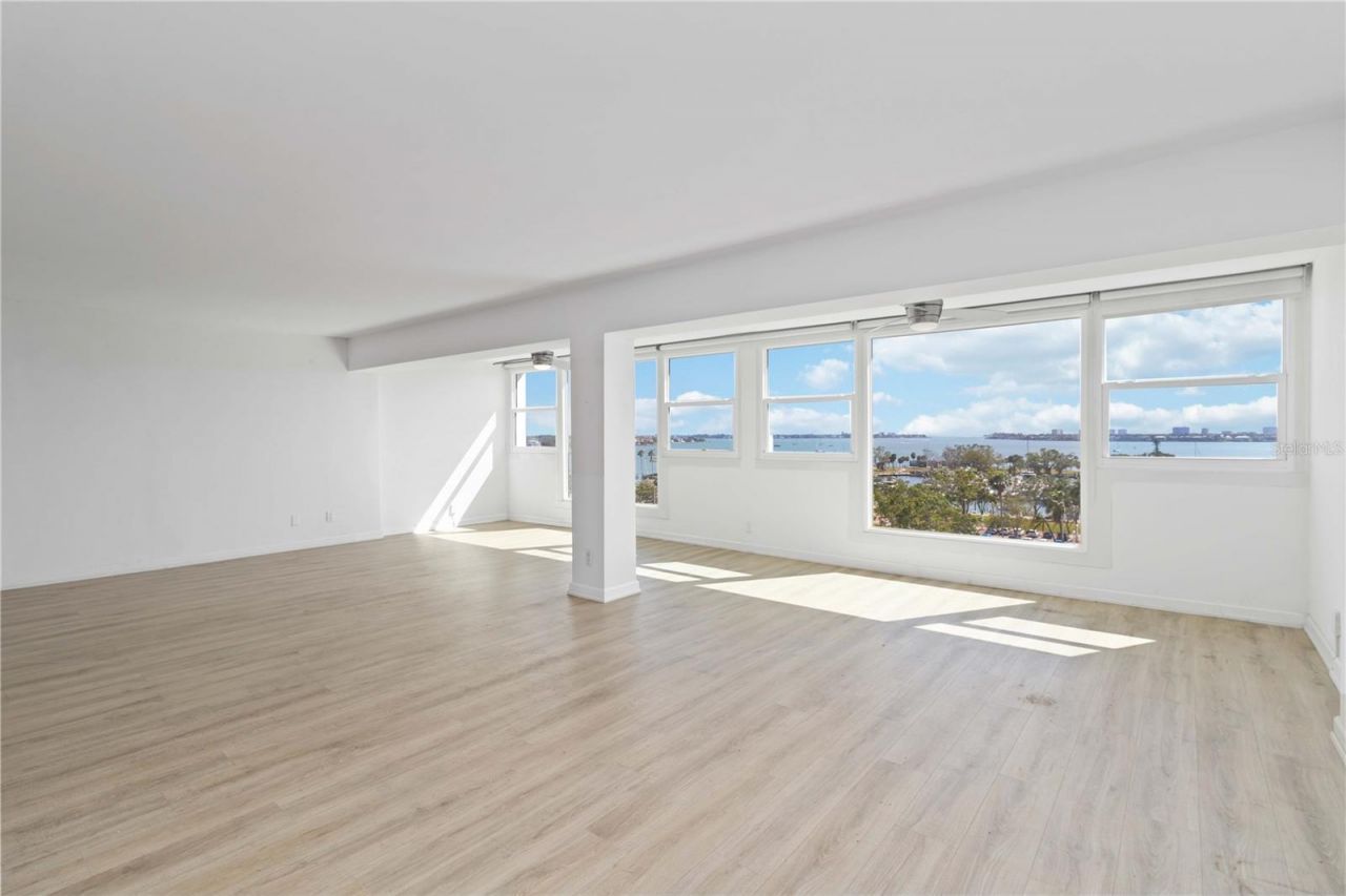 33 S Gulfstream Avenue, Unit 905, Sarasota, FL 34236 Photo