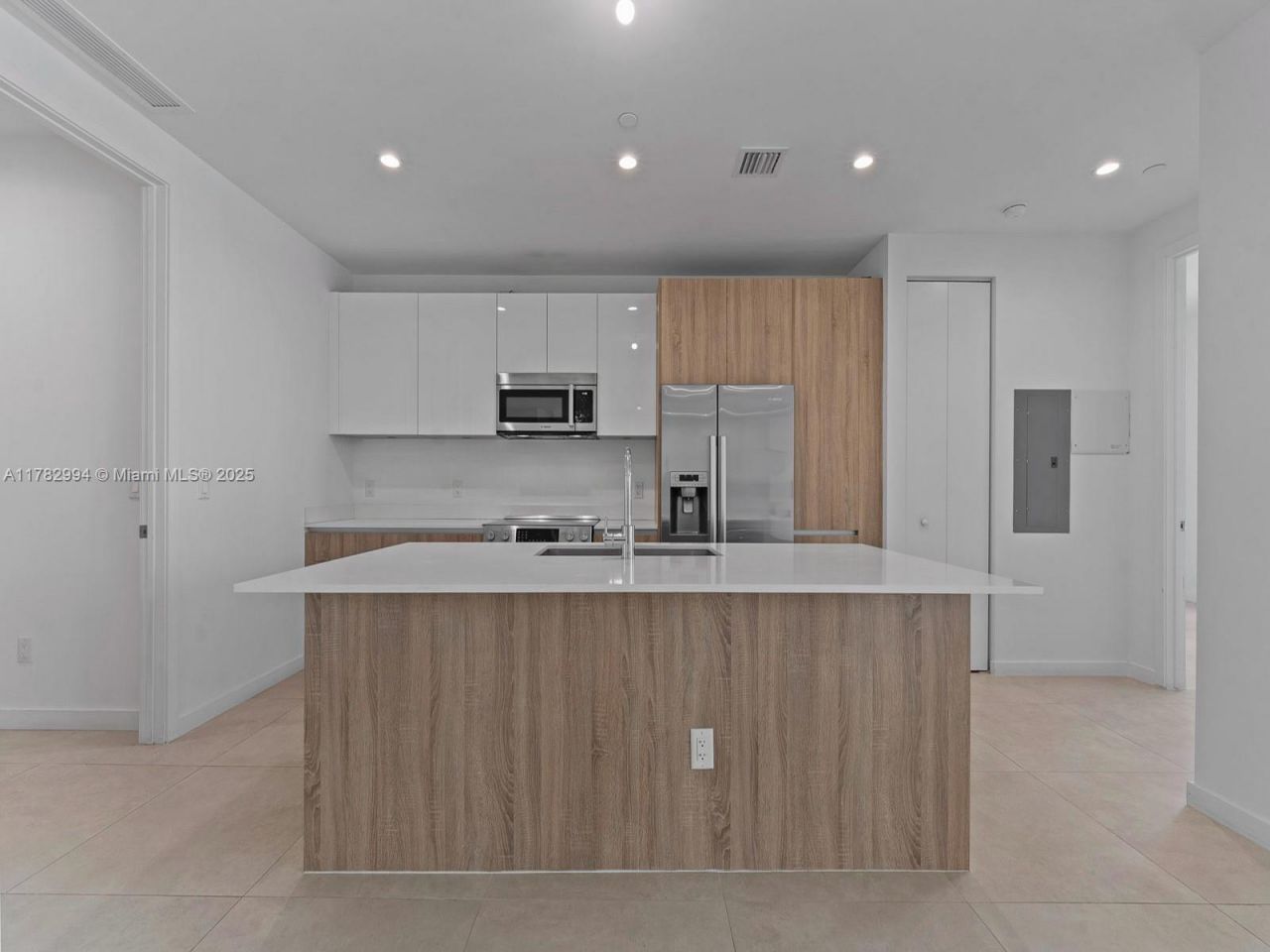 529 SW 11th St, Unit 303, Miami, FL 33129 Photo