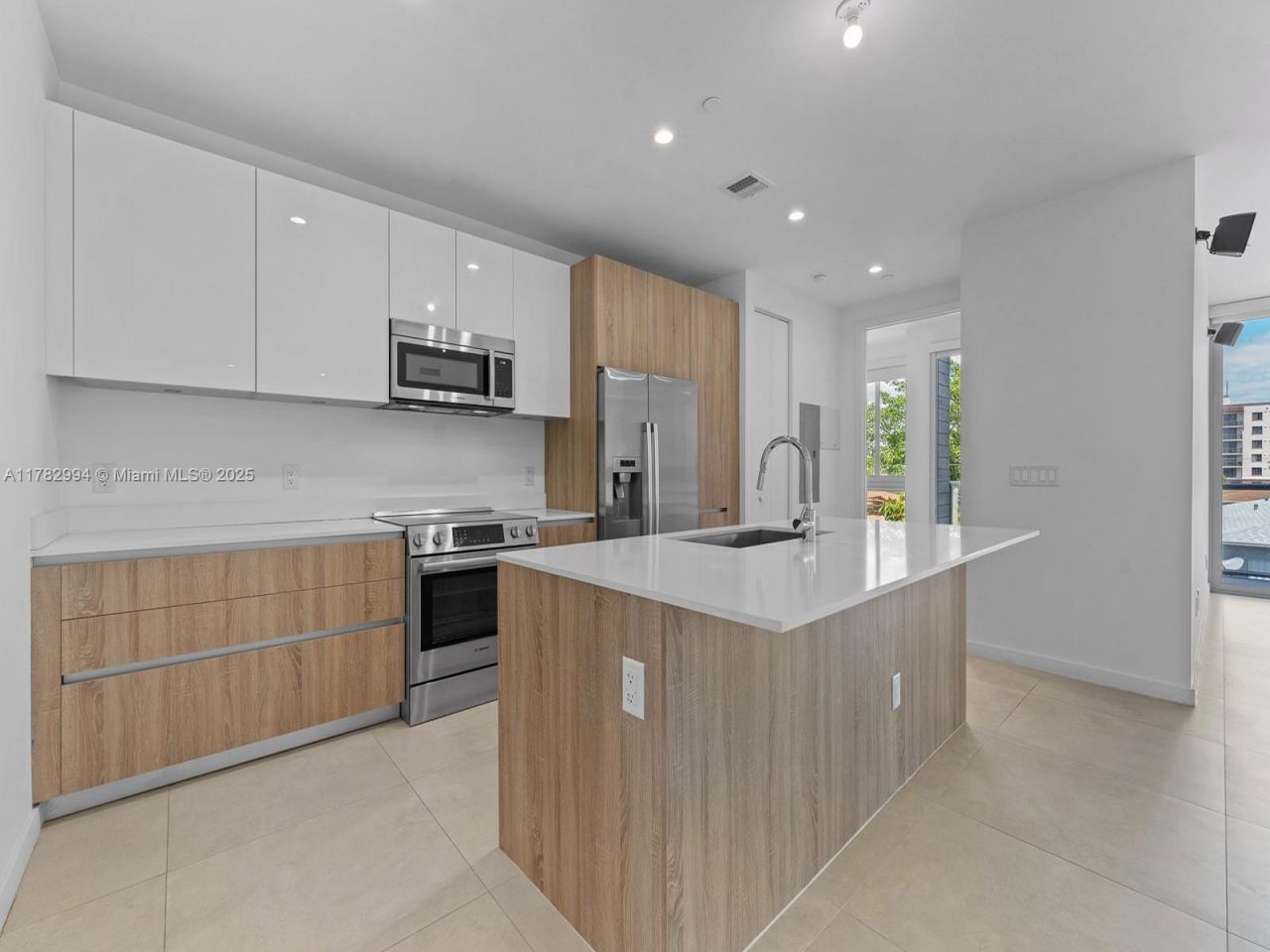 529 SW 11th St, Unit 303, Miami, FL 33129 Photo