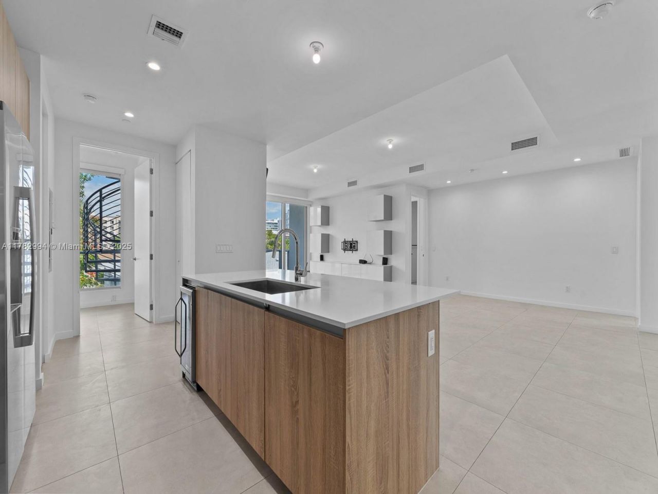 529 SW 11th St, Unit 303, Miami, FL 33129 Photo