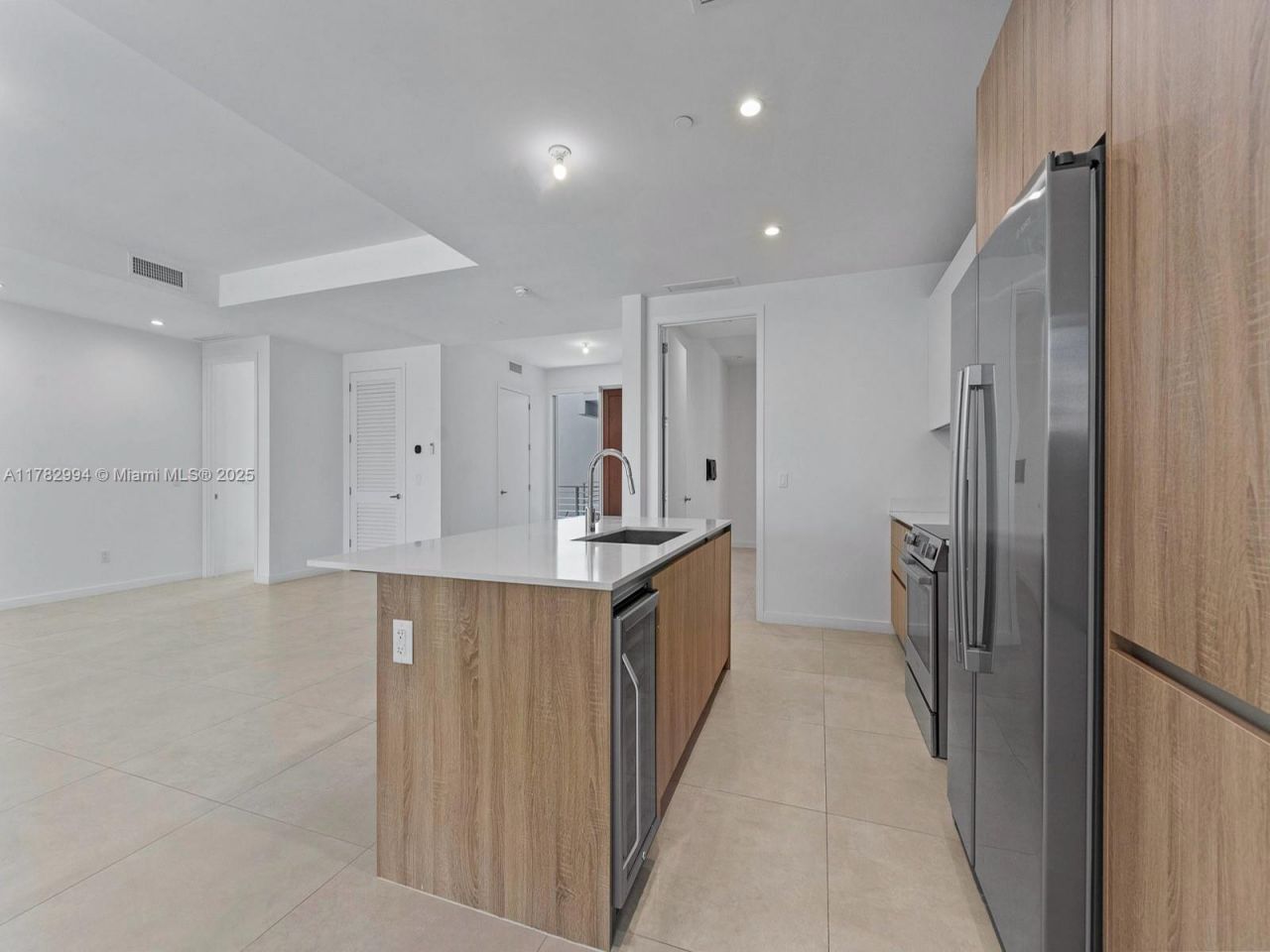 529 SW 11th St, Unit 303, Miami, FL 33129 Photo