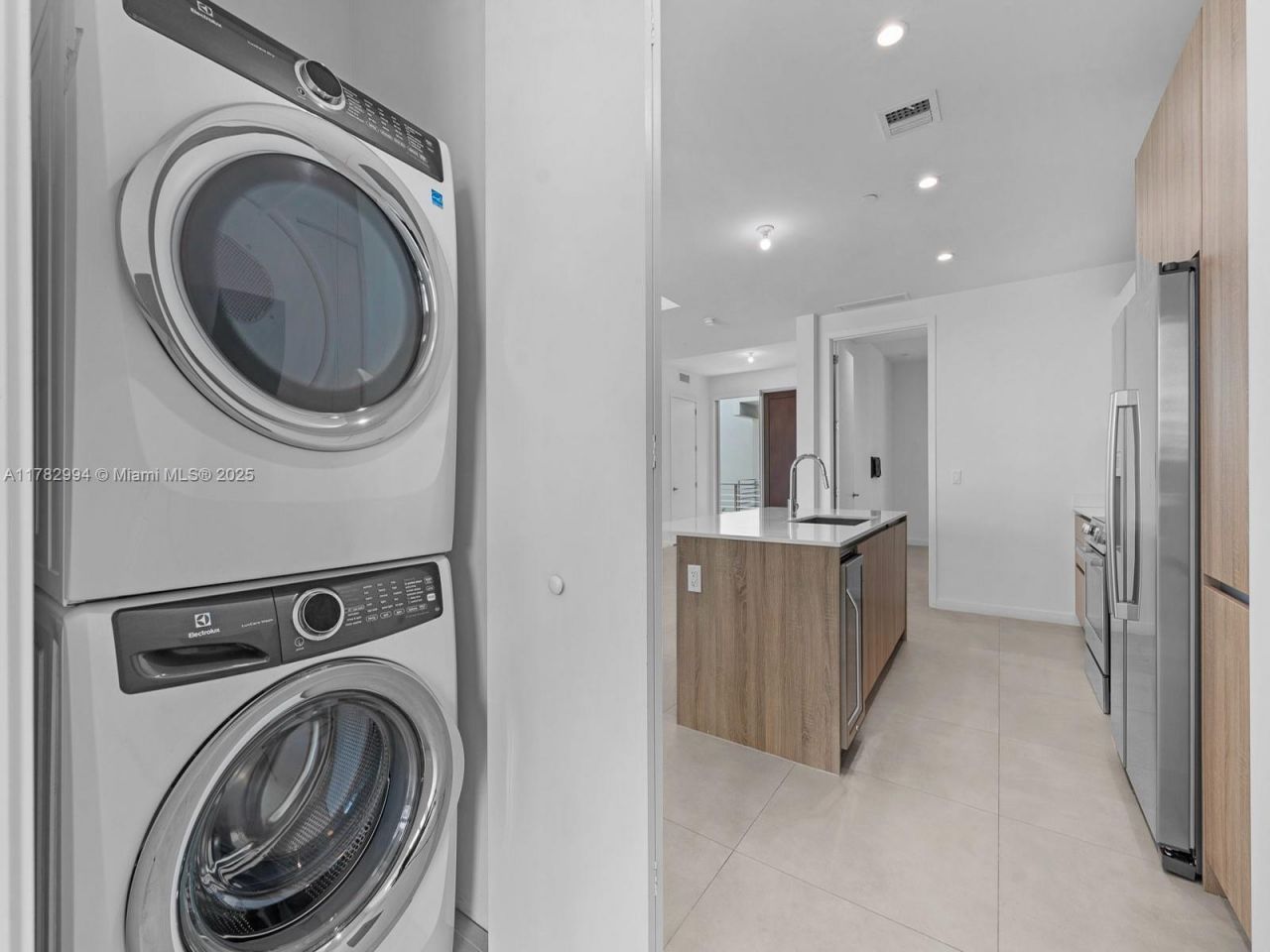 529 SW 11th St, Unit 303, Miami, FL 33129 Photo