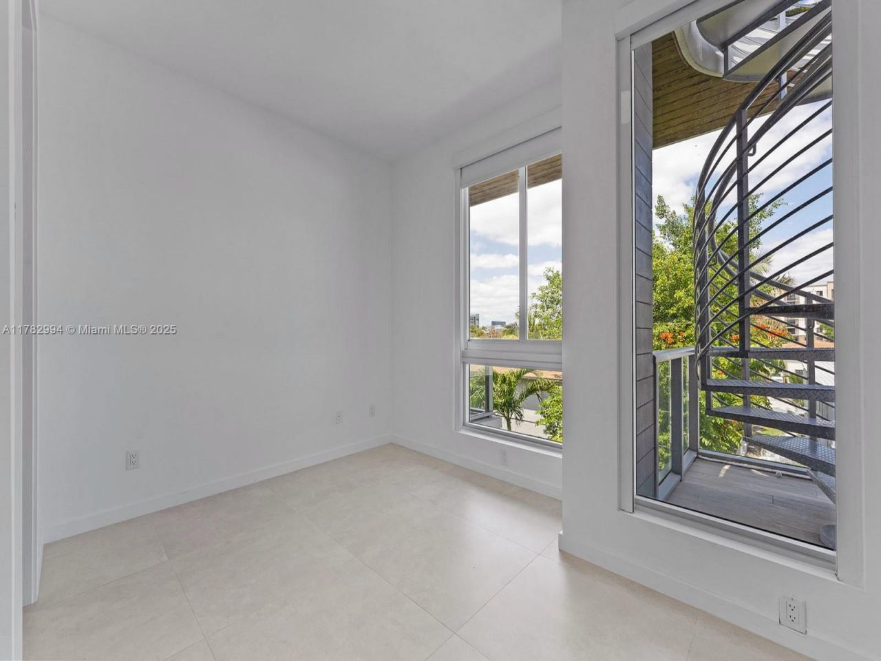 529 SW 11th St, Unit 303, Miami, FL 33129 Photo