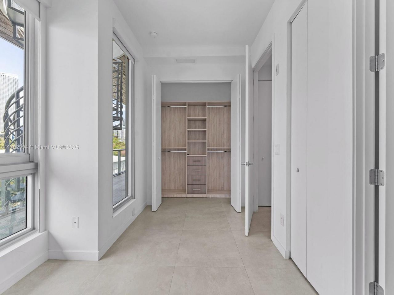 529 SW 11th St, Unit 303, Miami, FL 33129 Photo