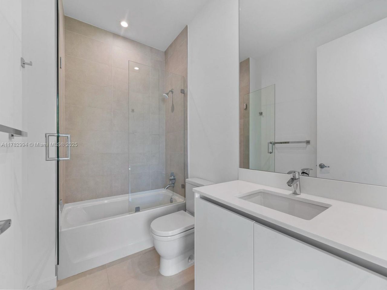 529 SW 11th St, Unit 303, Miami, FL 33129 Photo