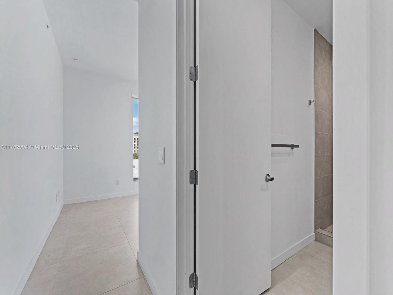 529 SW 11th St, Unit 303, Miami, FL 33129 Photo