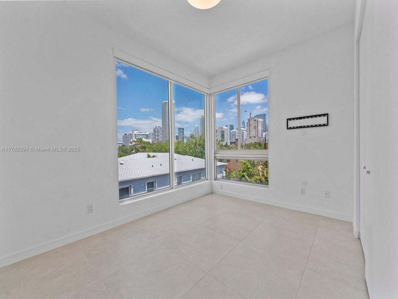 529 SW 11th St, Unit 303, Miami, FL 33129 Photo