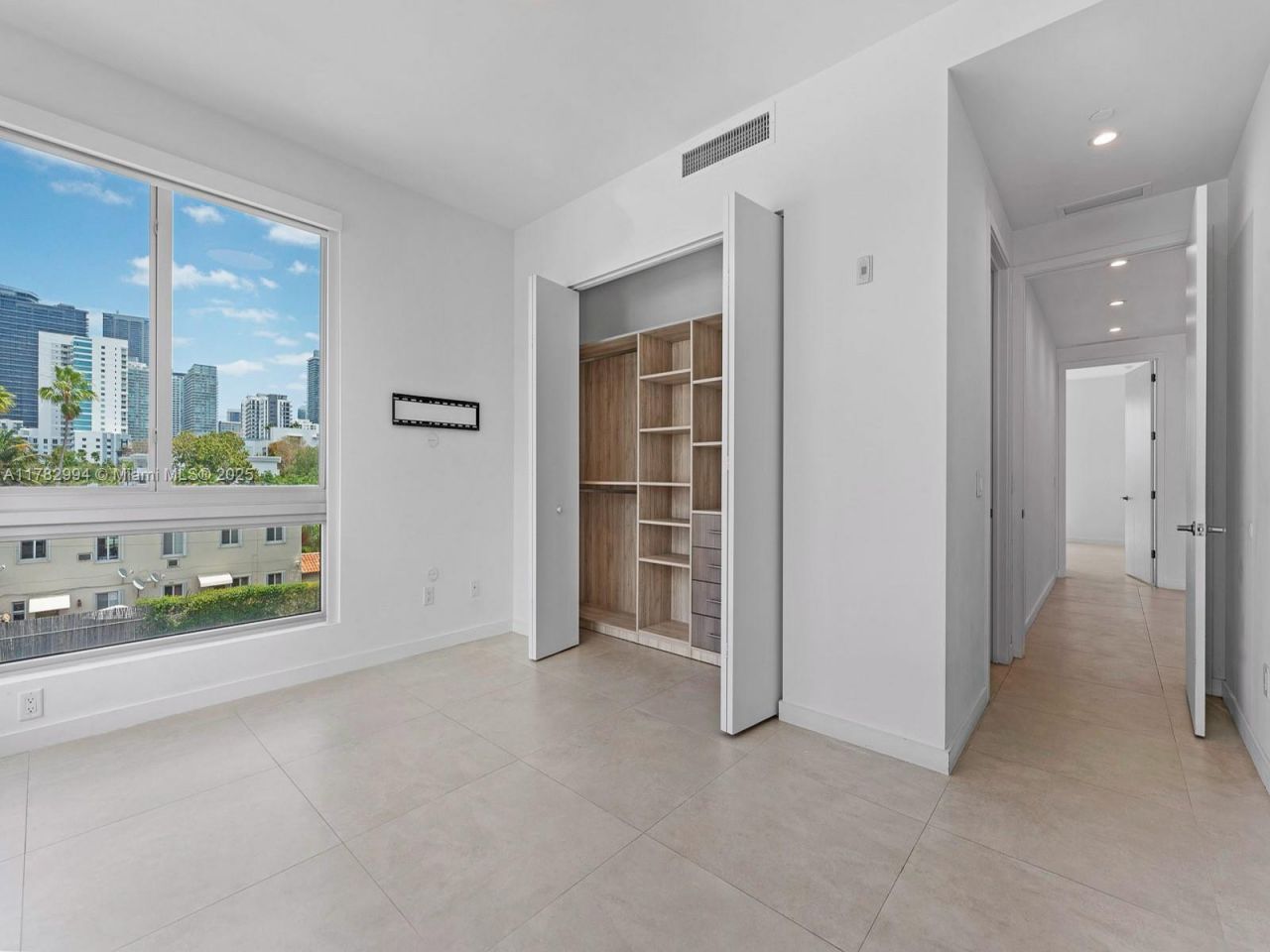 529 SW 11th St, Unit 303, Miami, FL 33129 Photo