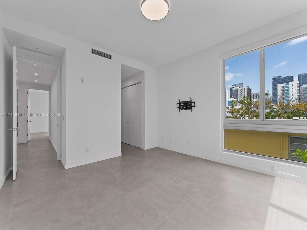 529 SW 11th St, Unit 303, Miami, FL 33129 Photo