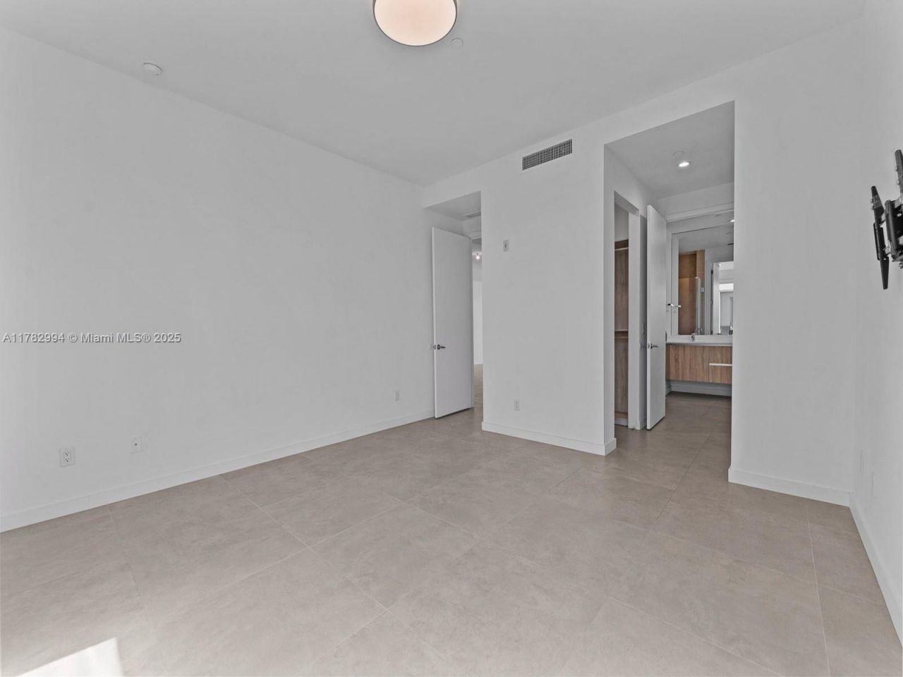 529 SW 11th St, Unit 303, Miami, FL 33129 Photo