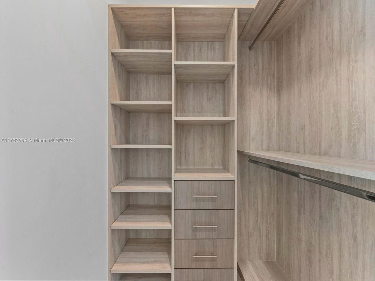 529 SW 11th St, Unit 303, Miami, FL 33129 Photo