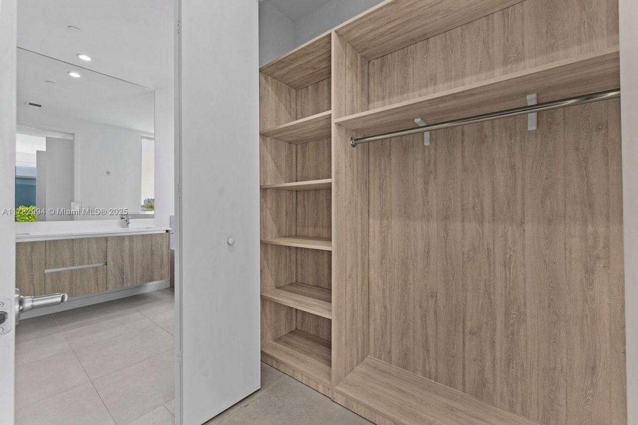 529 SW 11th St, Unit 303, Miami, FL 33129 Photo