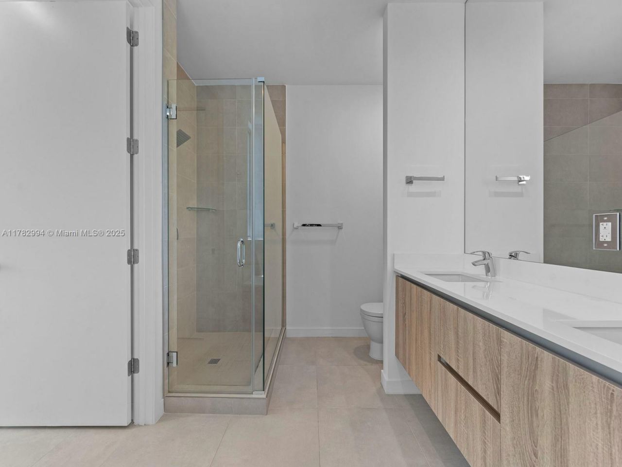 529 SW 11th St, Unit 303, Miami, FL 33129 Photo