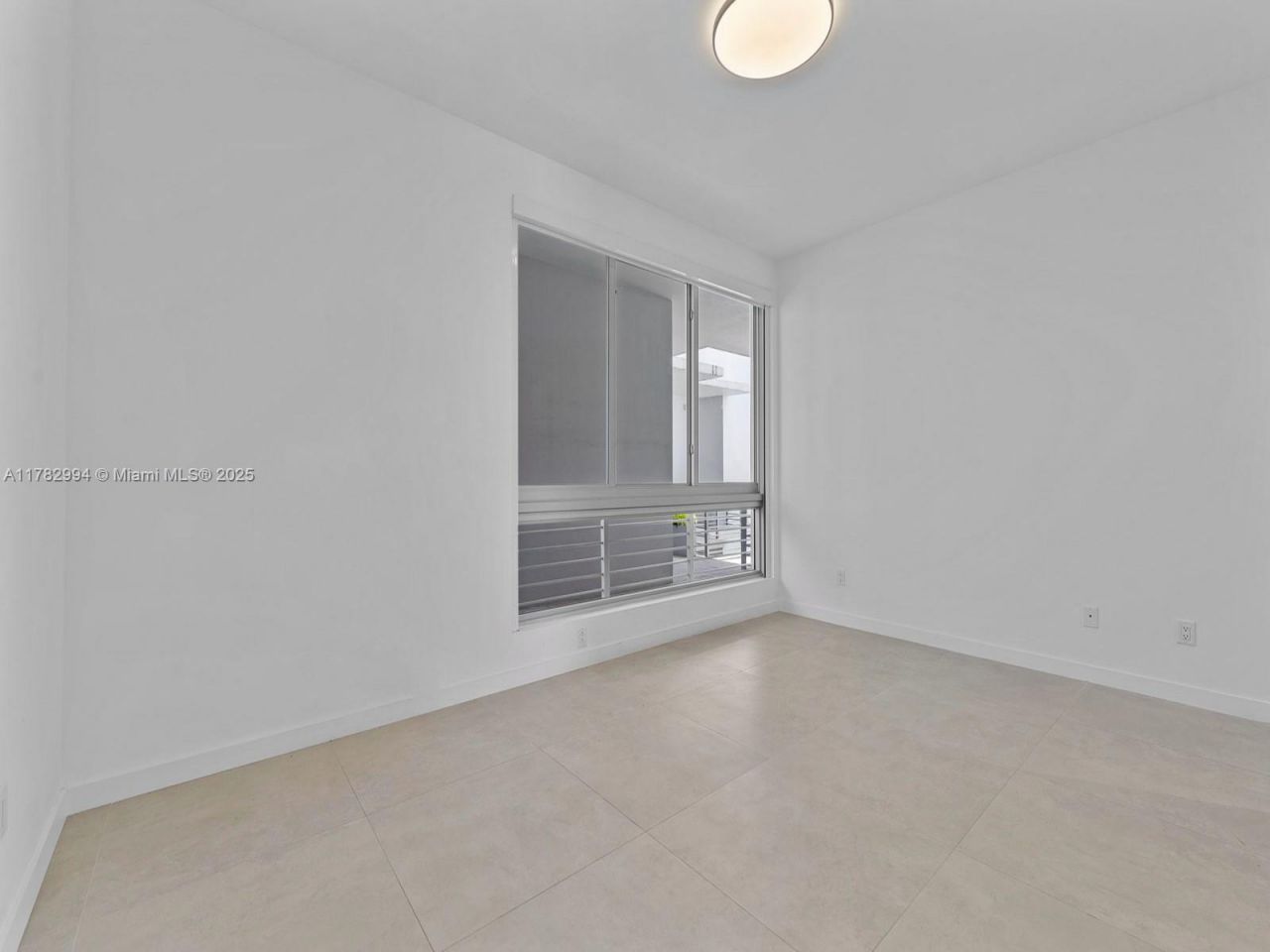 529 SW 11th St, Unit 303, Miami, FL 33129 Photo