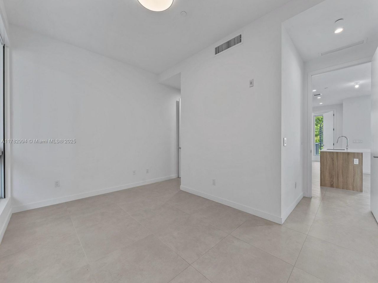 529 SW 11th St, Unit 303, Miami, FL 33129 Photo