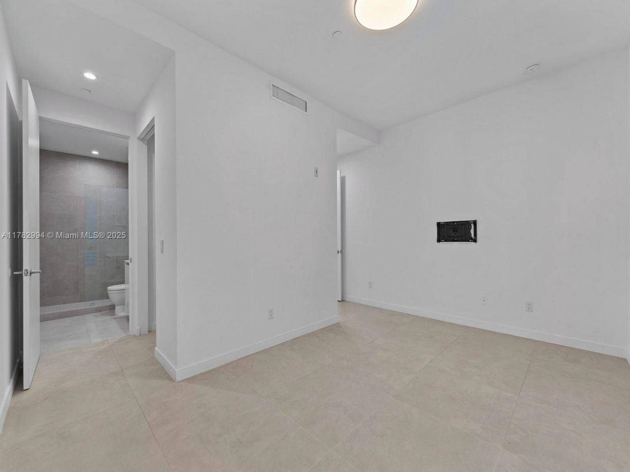 529 SW 11th St, Unit 303, Miami, FL 33129 Photo