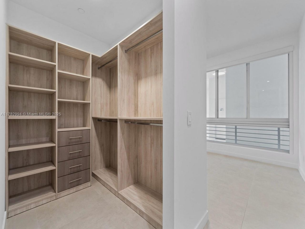 529 SW 11th St, Unit 303, Miami, FL 33129 Photo