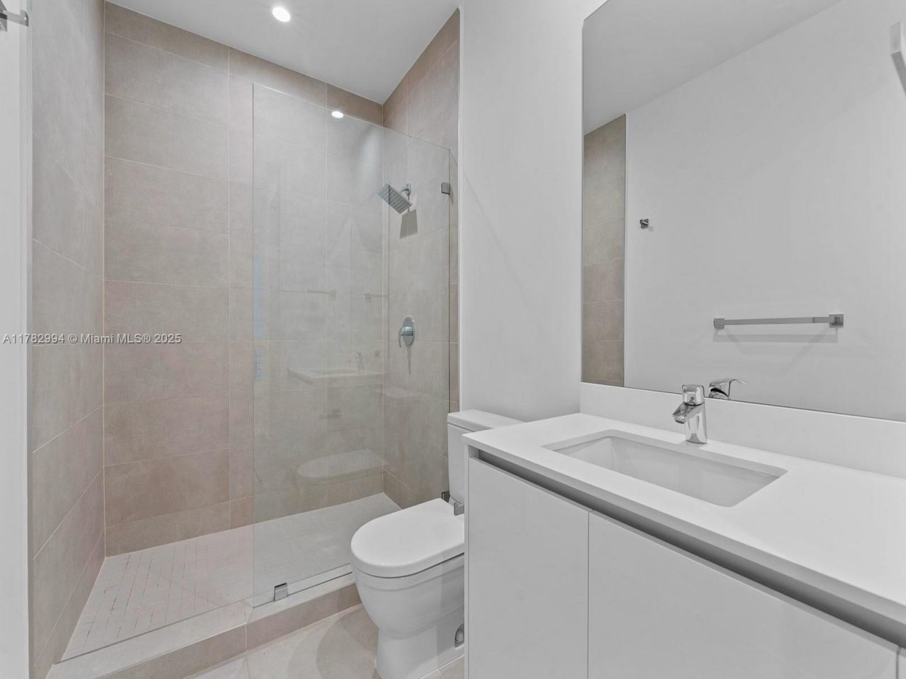 529 SW 11th St, Unit 303, Miami, FL 33129 Photo