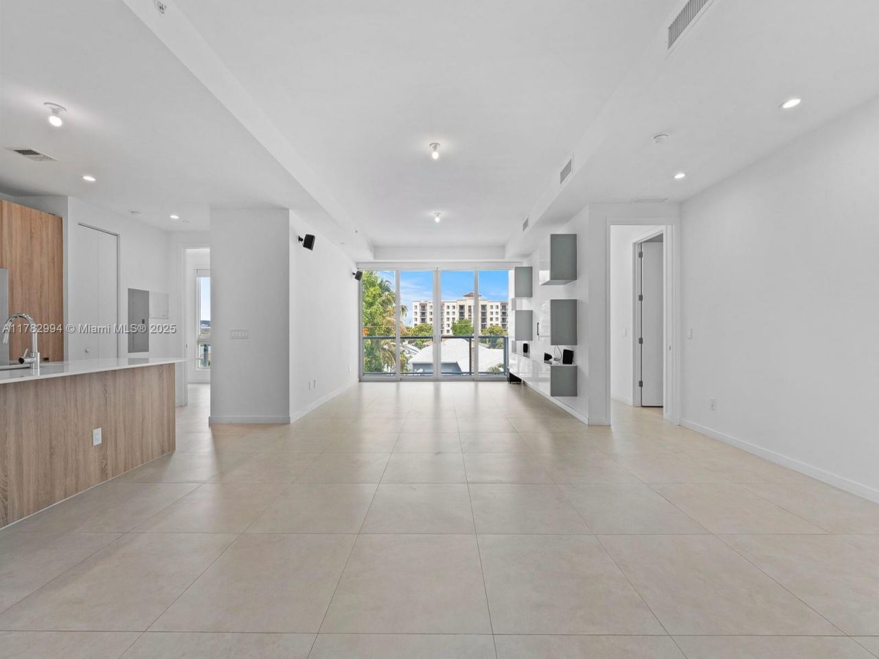 529 SW 11th St, Unit 303, Miami, FL 33129 Photo