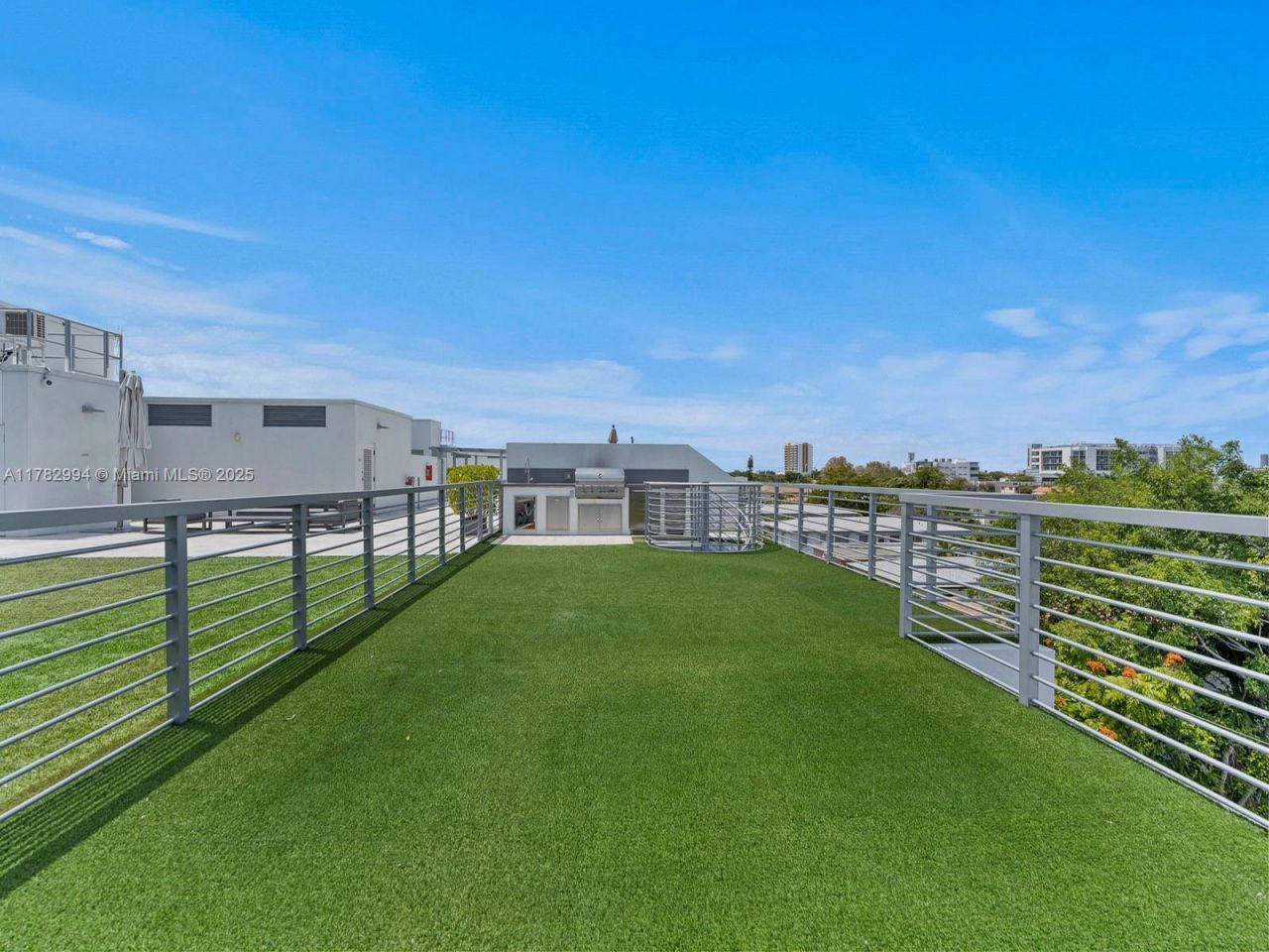 529 SW 11th St, Unit 303, Miami, FL 33129 Photo