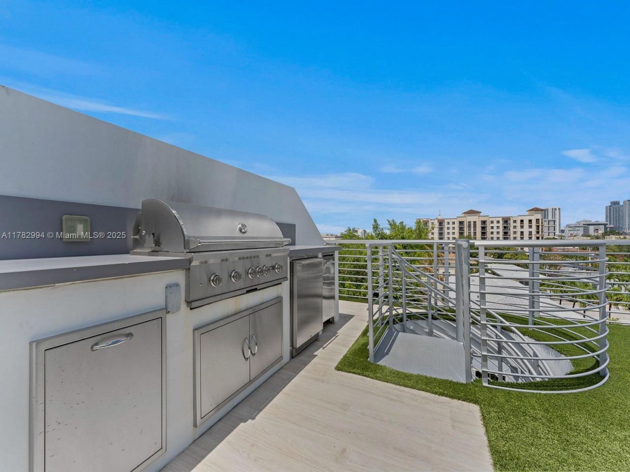 529 SW 11th St, Unit 303, Miami, FL 33129 Photo