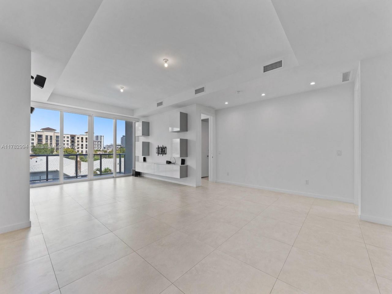 529 SW 11th St, Unit 303, Miami, FL 33129 Photo