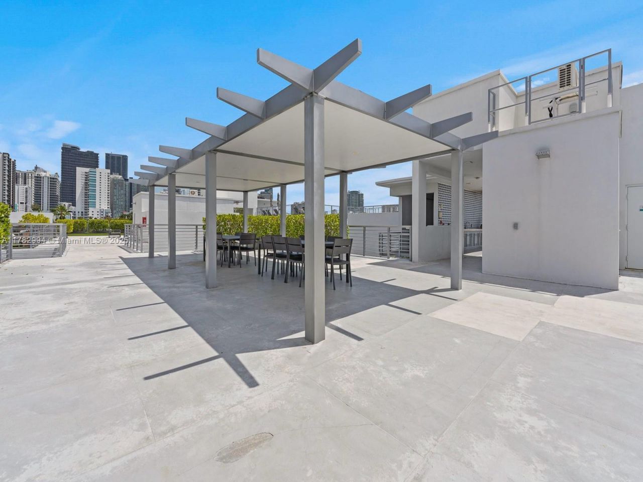 529 SW 11th St, Unit 303, Miami, FL 33129 Photo