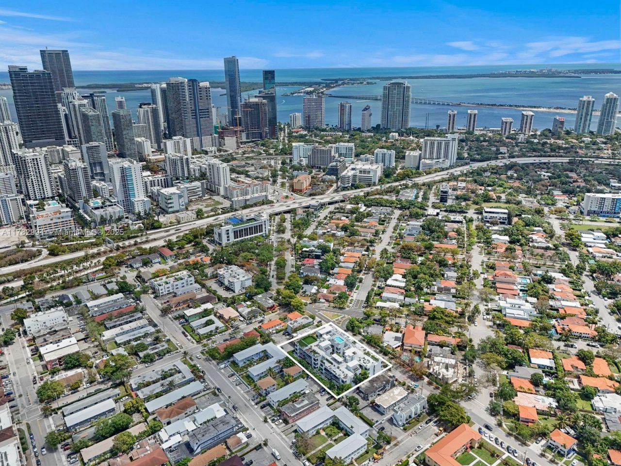 529 SW 11th St, Unit 303, Miami, FL 33129 Photo