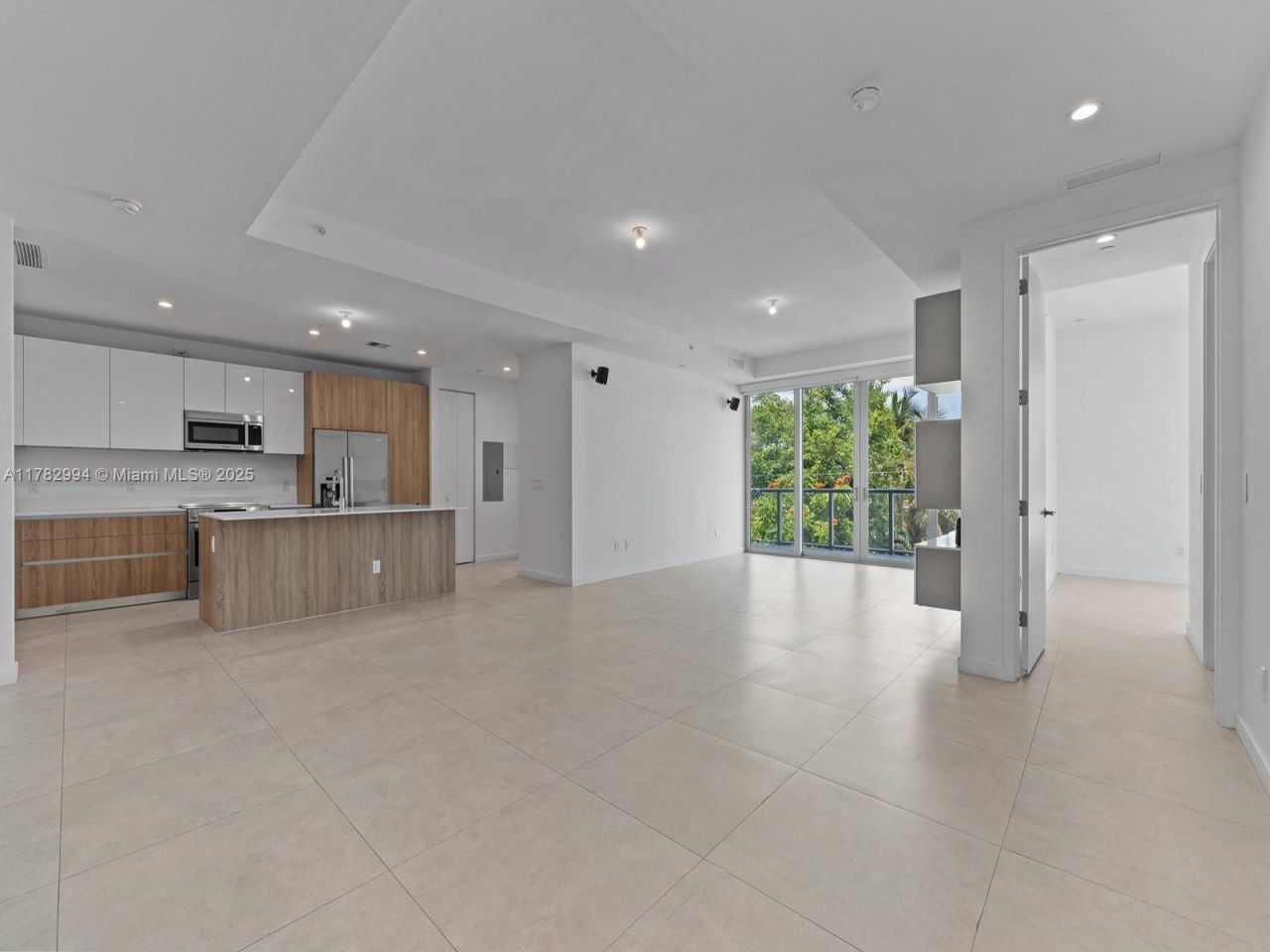 529 SW 11th St, Unit 303, Miami, FL 33129 Photo