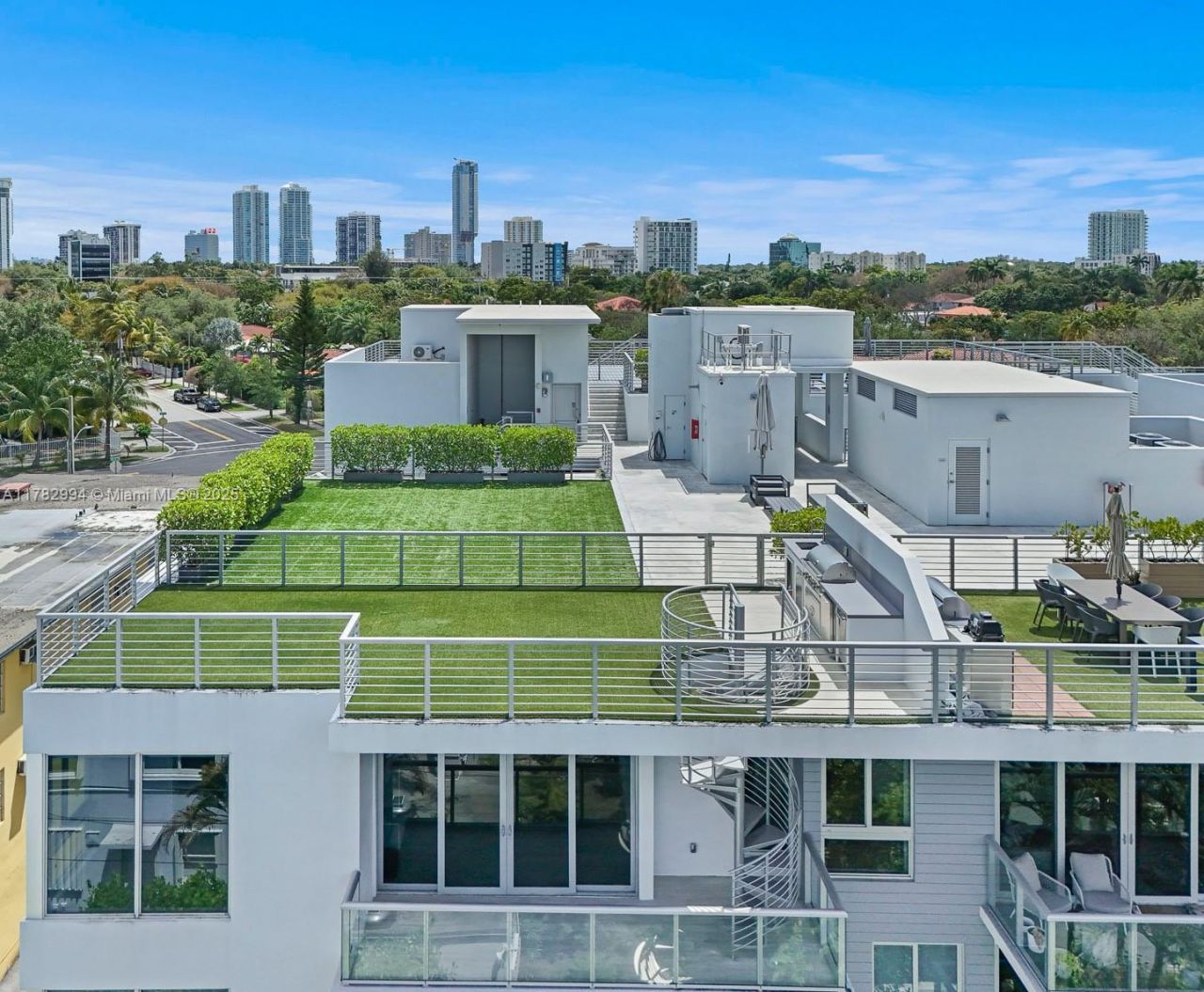 529 SW 11th St, Unit 303, Miami, FL 33129 Photo