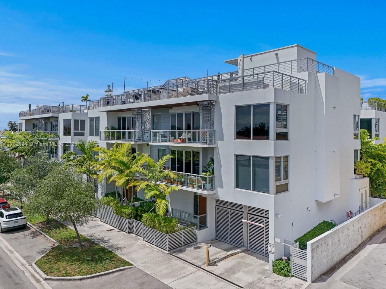 529 SW 11th St, Unit 303, Miami, FL 33129 Photo