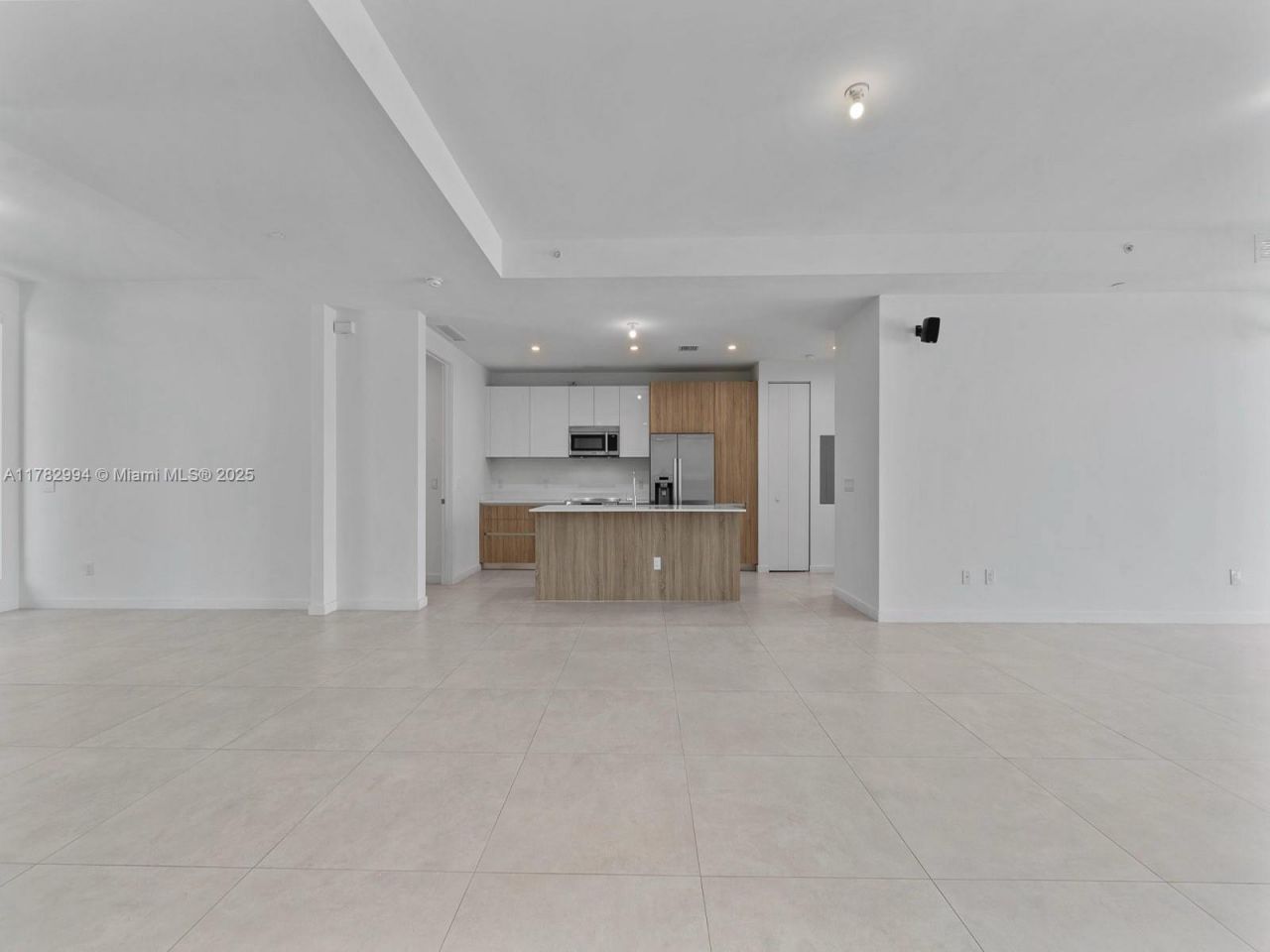 529 SW 11th St, Unit 303, Miami, FL 33129 Photo