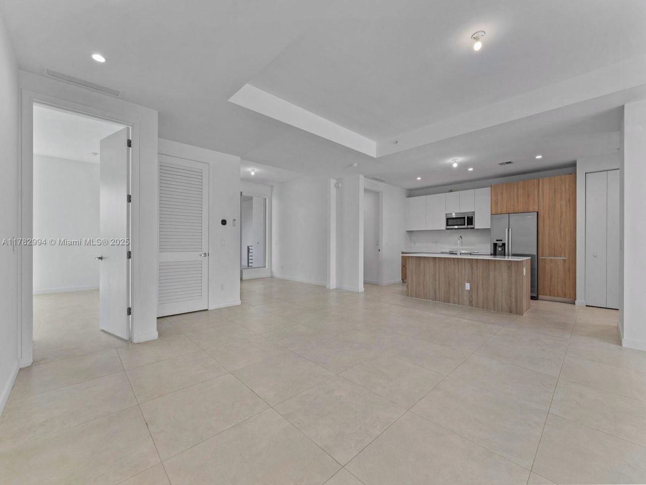 529 SW 11th St, Unit 303, Miami, FL 33129 Photo