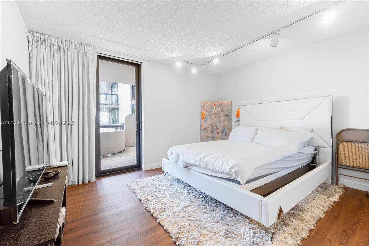 19667 Turnberry Way, Unit 3F, Aventura, FL 33180 Photo