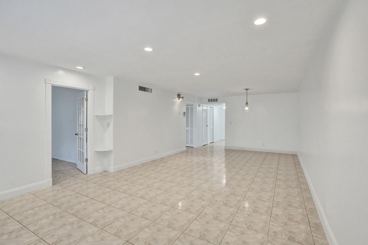 6200 S Falls Cir Drive, Unit 202, Lauderhill, FL 33319 Photo