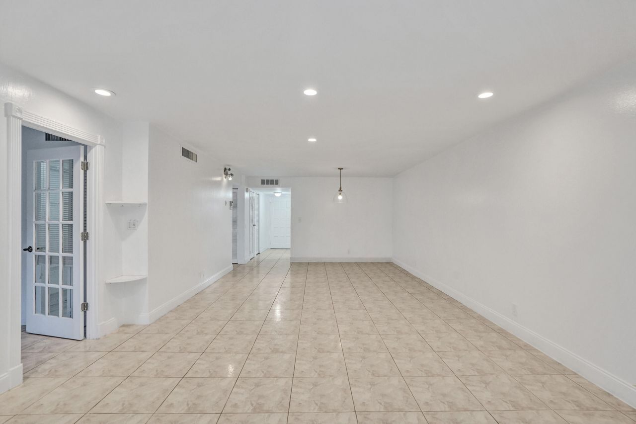 6200 S Falls Cir Drive, Unit 202, Lauderhill, FL 33319 Photo