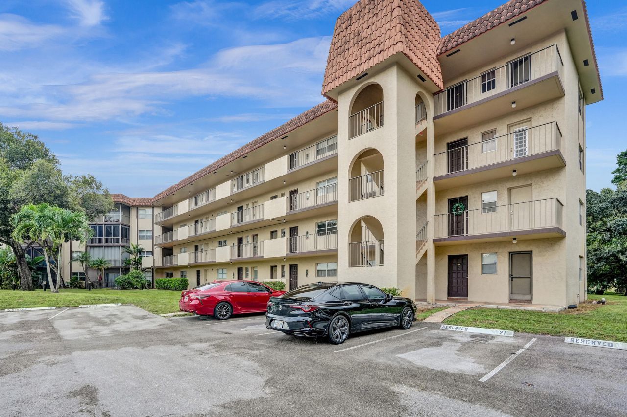 6200 S Falls Cir Drive, Unit 202, Lauderhill, FL 33319 Photo