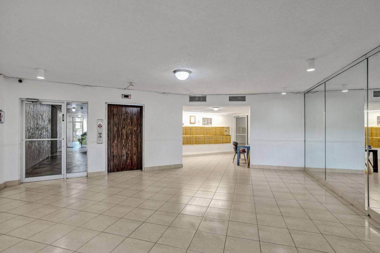 6200 S Falls Cir Drive, Unit 202, Lauderhill, FL 33319 Photo