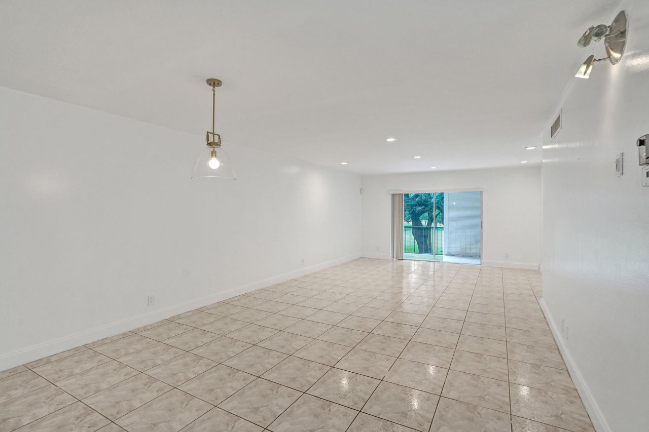 6200 S Falls Cir Drive, Unit 202, Lauderhill, FL 33319 Photo