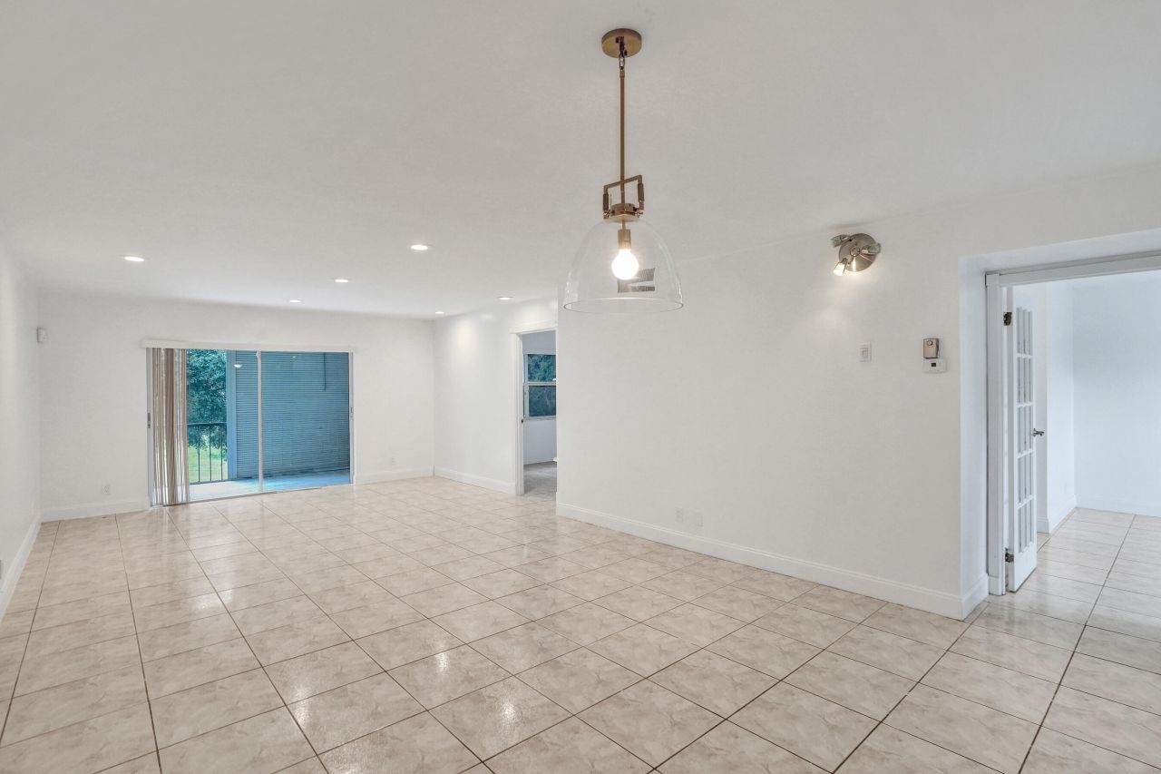 6200 S Falls Cir Drive, Unit 202, Lauderhill, FL 33319 Photo