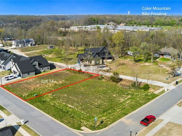 305 Autumn Hills Road, Bentonville, AR 72712