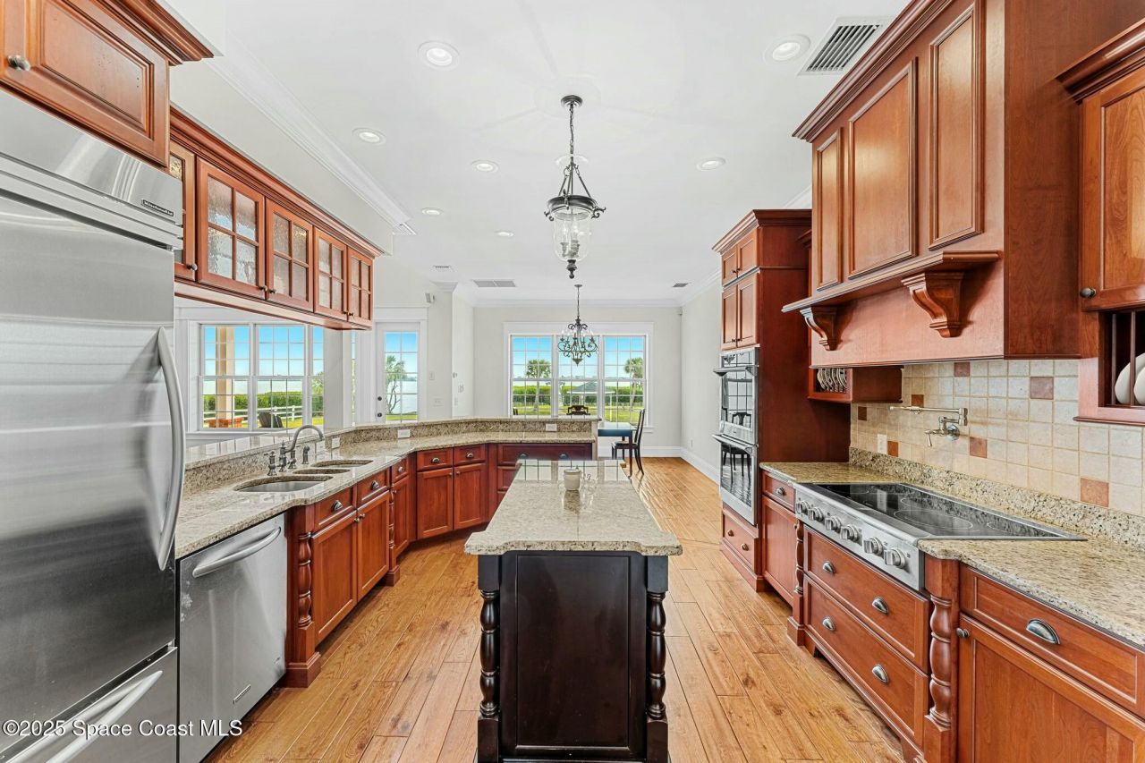 9490 S Tropical Trail, Merritt Island, FL 32952 Photo