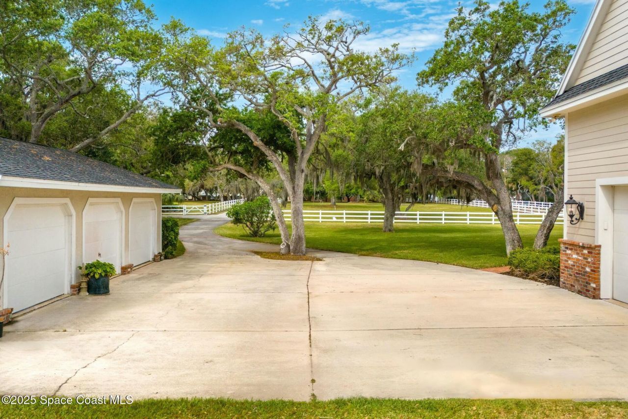 9490 S Tropical Trail, Merritt Island, FL 32952 Photo