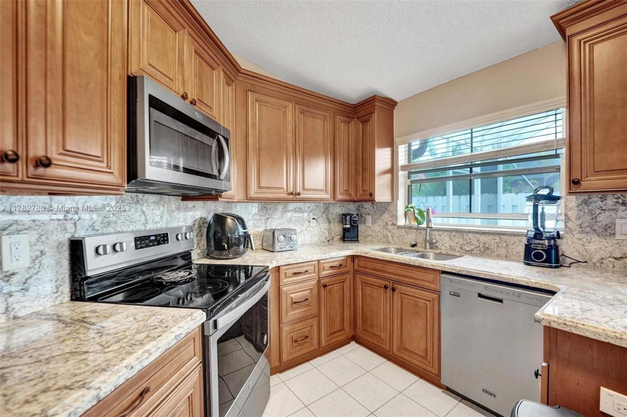 7324 NW 1st Pl, Plantation, FL 33317 Photo