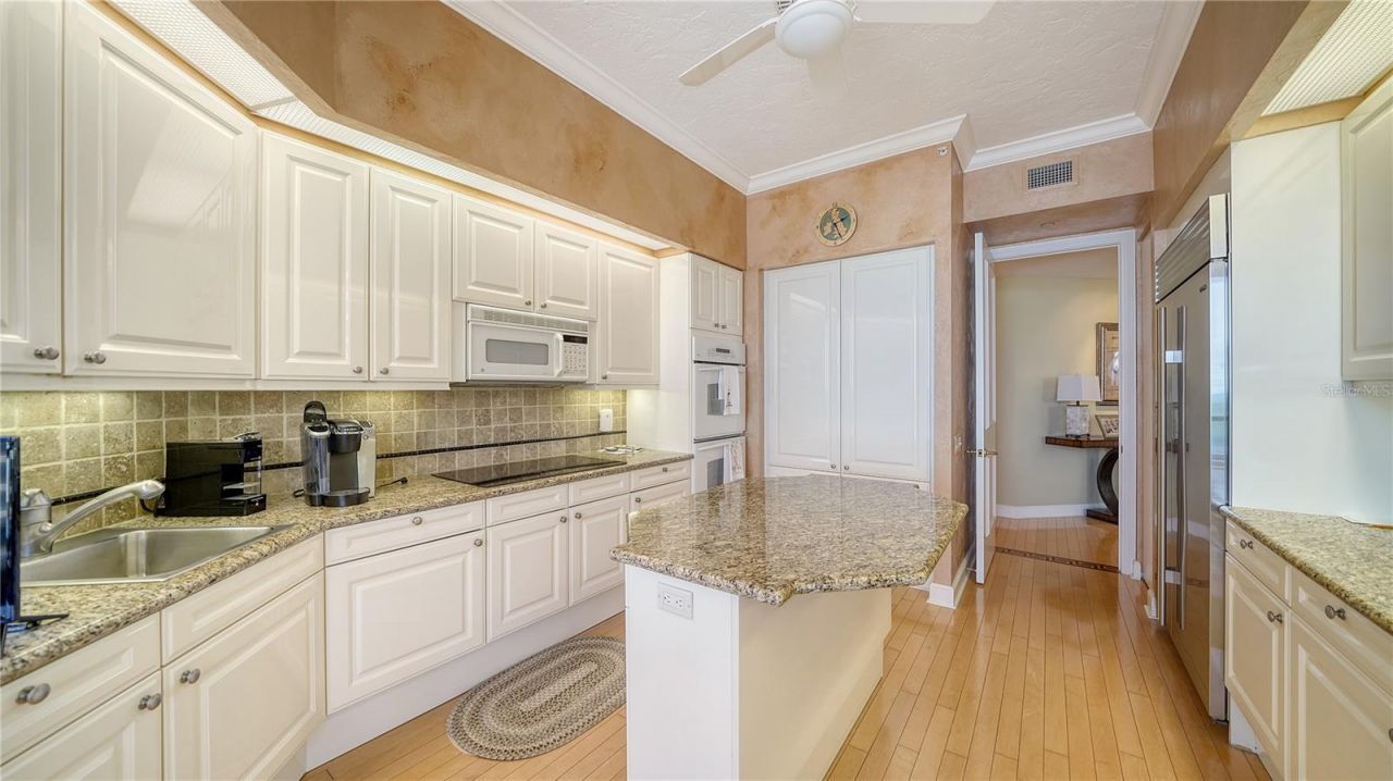 1241 Gulf Of Mexico Drive, Unit 603, Longboat Key, FL 34228 Photo